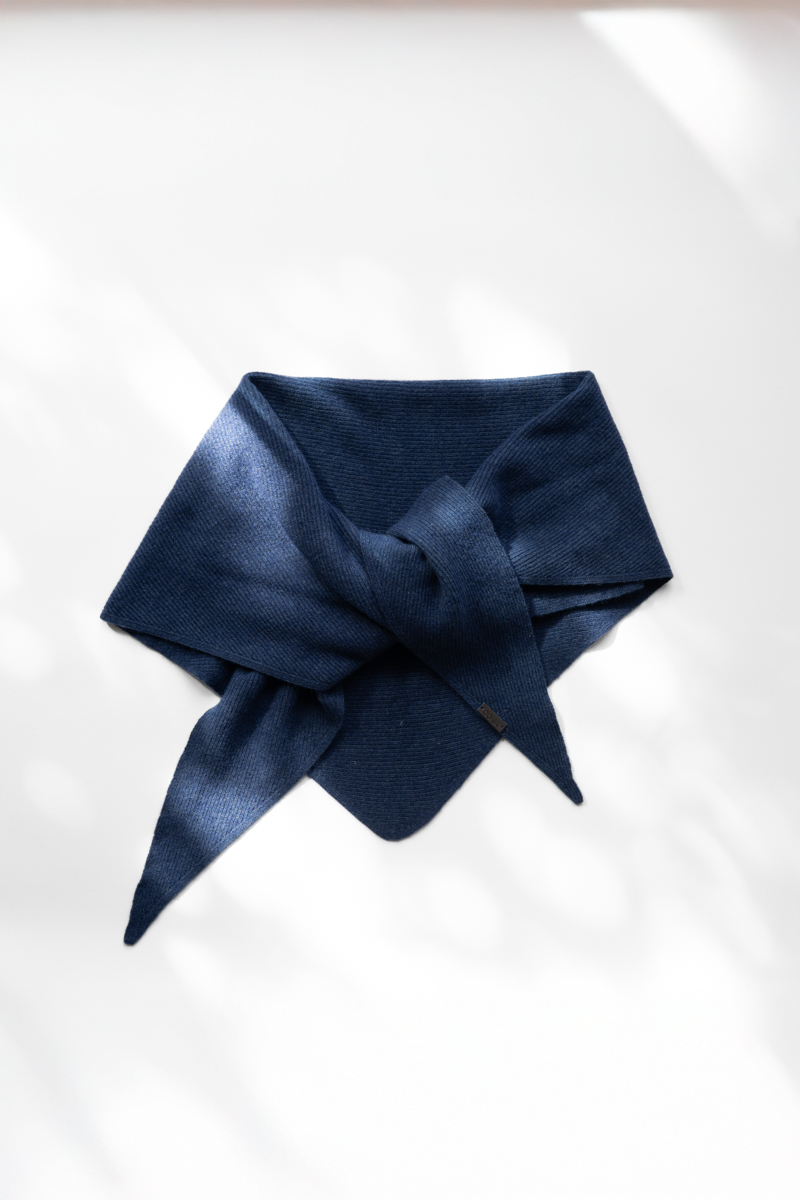 TRIANGLE SCARF BLUE
