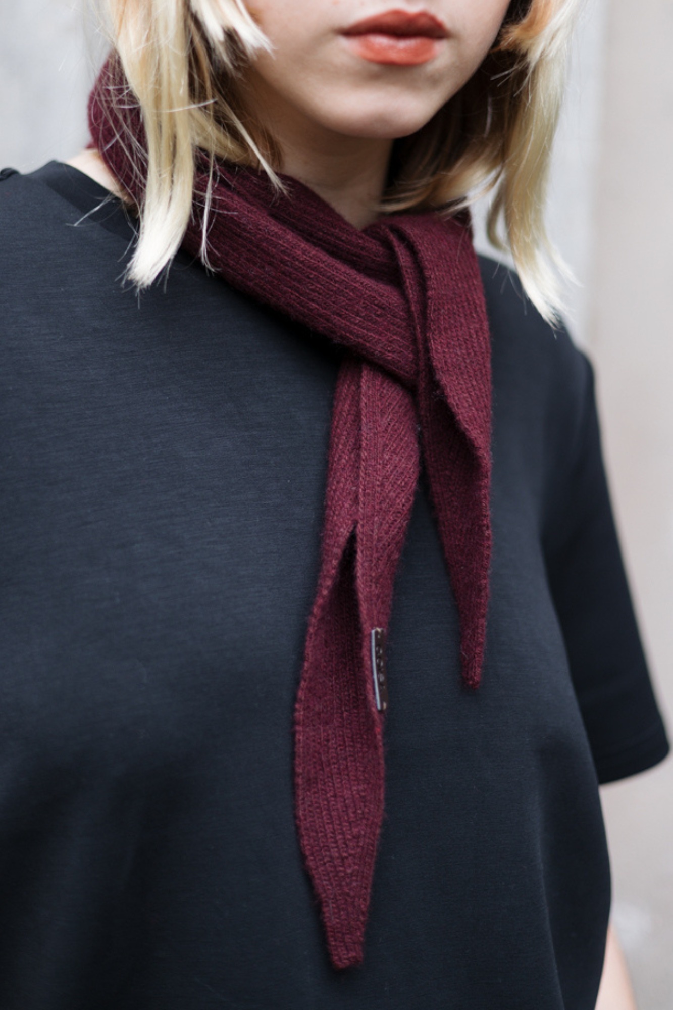 TRIANGLE SCARF MINI BURGUNDY 